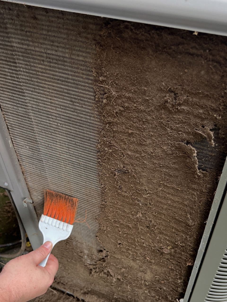 Gallery photos for Dirty Condenser Coils Are Quietly Killing Your AC's Efficiency: Image #1